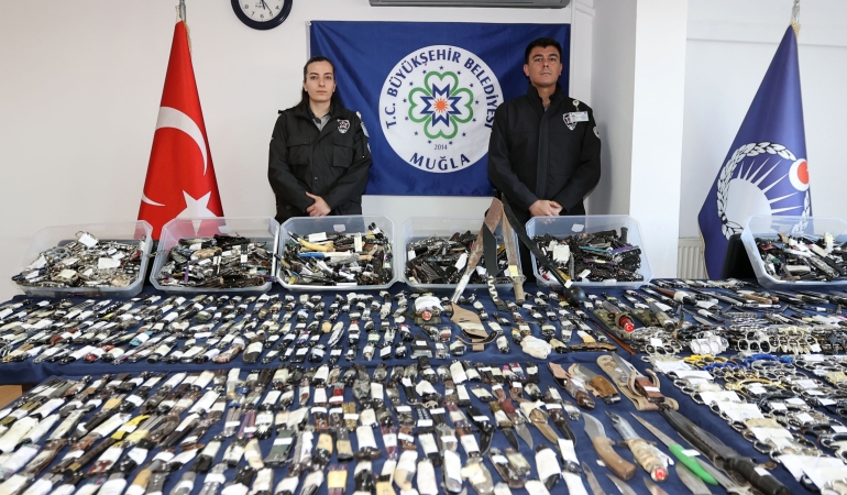 Muğla Büyükşehir’den otogarlarda sıkı güvenlik: 2 bin 520 kesici alet ele geçirildi