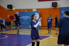 Çeşme Belediyesi Birimler Arası Voleybol Turnuvası coşkuyla tamamlandıPHOTO-2026-01-11-22-25-39
