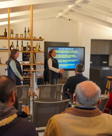 Çeşme’de tarım eğitimlerine yoğun ilgiPHOTO-2026-01-23-14-48-37 2