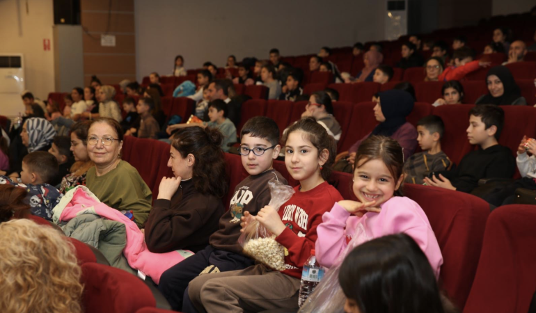 Çiğli’de Sömestr Tatili Sinemayla Şenlendi: 7 Bin 500 Çocuk Beyaz Perdeyle Buluştu