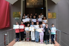 Tire’de öğrenciler, karne sevincini sinema keyfiyle yaşadı