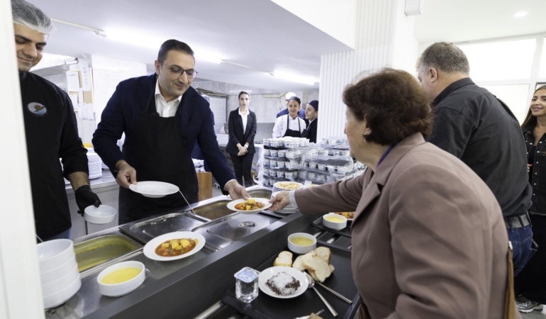 Balçova Belediyesi’nden İhtiyaç Sahiplerine Sıcak Yemek Desteği