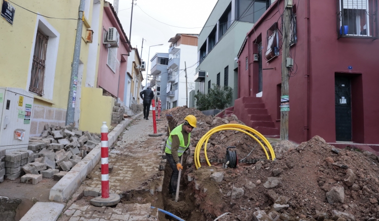 Konak’ta doğalgaz bekleyen dört mahallede çalışmalar başladı