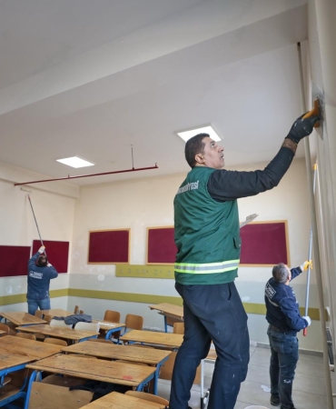 Öğrenciler tatilde, Konak Belediyesi ekipleri işbaşında (1)