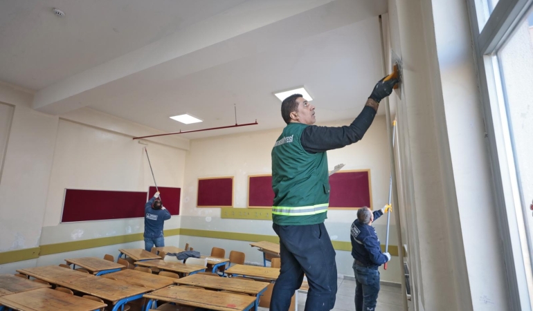 Öğrenciler tatilde, Konak Belediyesi ekipleri iş başında