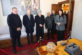 YAŞLANMAZ ŞAİR ÇOCUK NECATİ CUMALI 105 YAŞINDA (5)