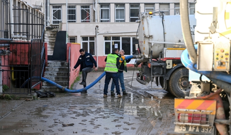Bornova’da sel alarmı 