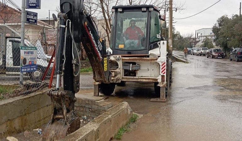 Menderes Belediyesi Yoğun Yağışlarda Sahada