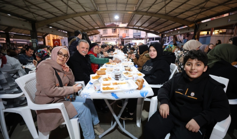 Başkan Balaban Karaköy’de vatandaşlarla iftar yaptı