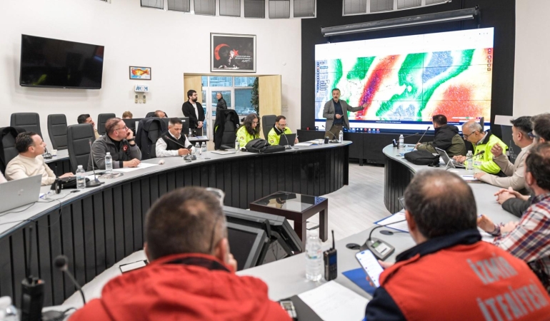 İzmir’de sağanak yağışa tam kadro anlık müdahale