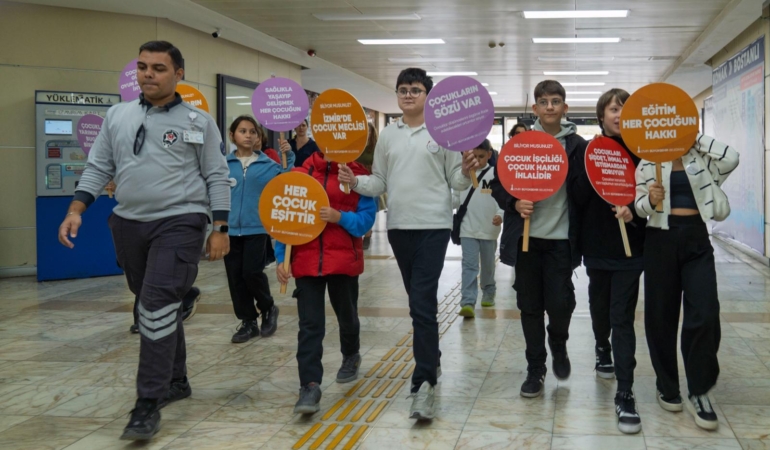 İzmir çocuğu merkeze koydu, Türkiye’ye örnek oldu