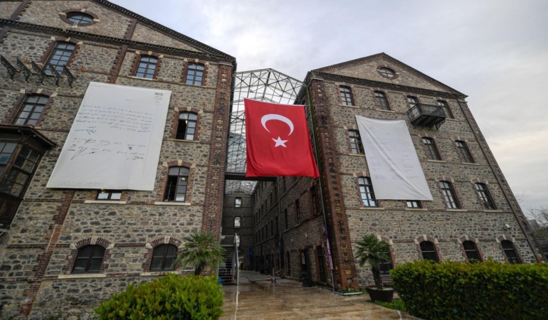 Meslek Fabrikası’na Ata’nın imzaladığı belgenin görselleri asıldı