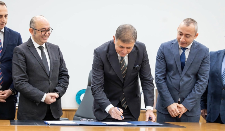 Başkan Tugay’dan tarihi imza