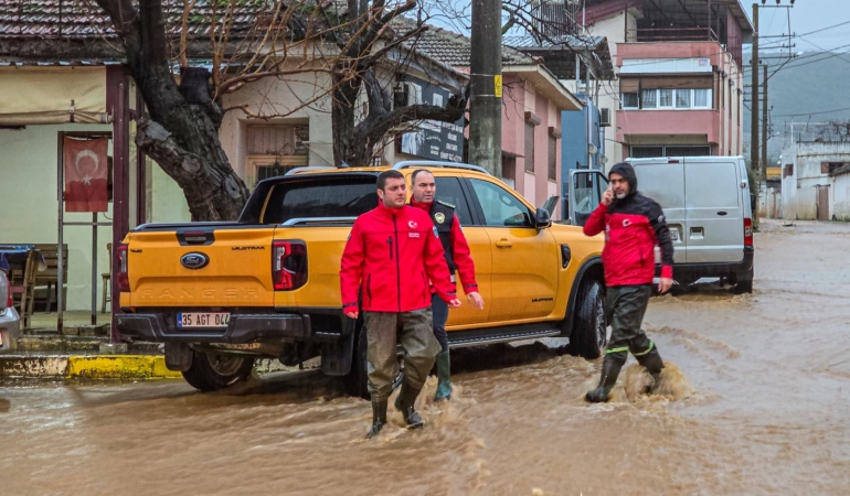 Sel tehdidine geçit vermedi