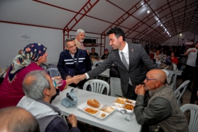 Bayraklı Belediyesi Ramazan Sofralarını Mahallelere Taşıyor (2)