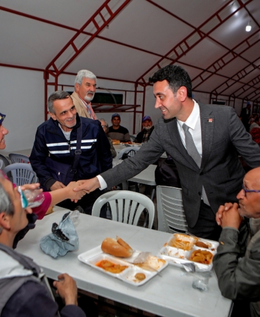 Bayraklı Belediyesi Ramazan Sofralarını Mahallelere Taşıyor (2)