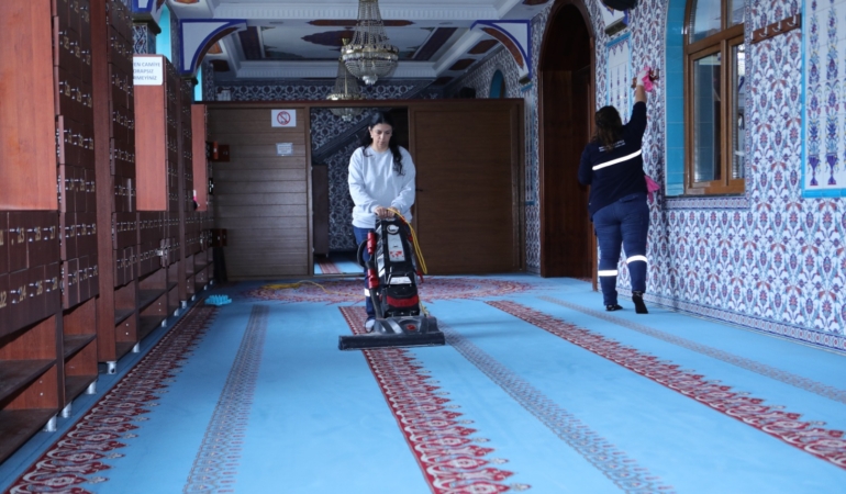 Bayraklı Ramazan’a Hazır (1)