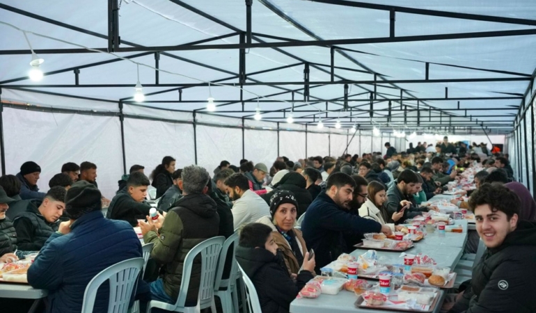 Çeşme’de Ramazan birlikte yaşanıyor: İlk 3 gün yoğun ilgi gördü