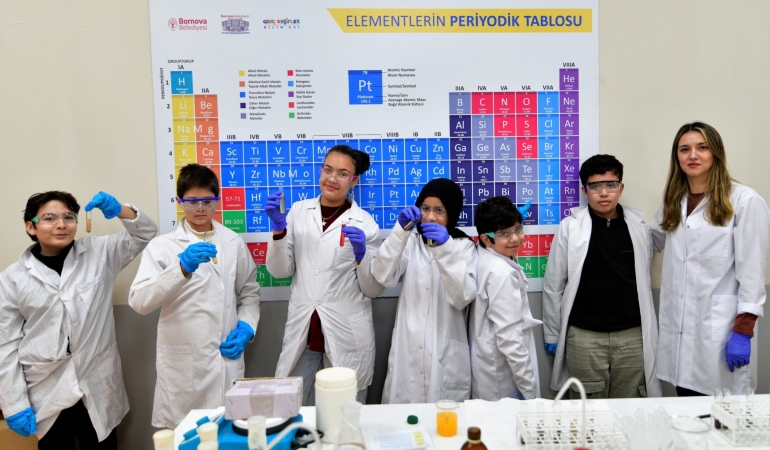 Bornovalı çocukların Kış Bilim Kampı heyecanı