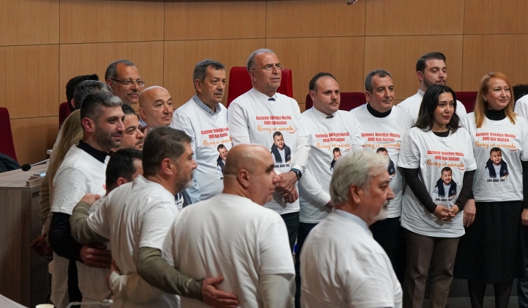 Gaziemir Belediye Meclisinden DMD Hastası Giray’a Yardım Çağrısı