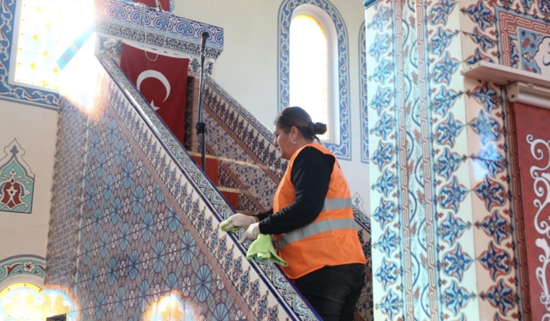 Çiğli’de İbadethaneler İçin Temizlik Mesaisi