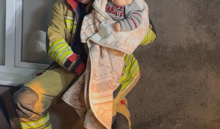 Mahsur Kalan 11 Kişilik Aileyi Büyükşehir İtfaiyesi Kurtardı