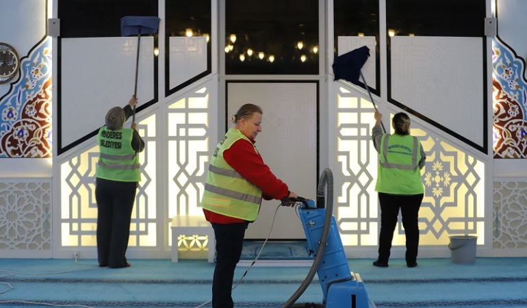 Menderes’te Camiler Tertemiz