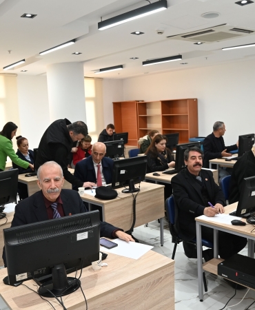 Karabağlar'da muhtarlara dijital hizmet (3)