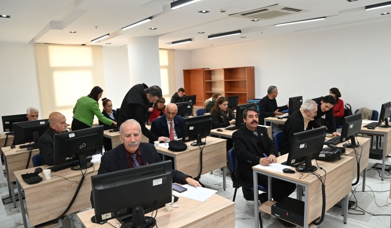 Karabağlar'da muhtarlara dijital hizmet (3)