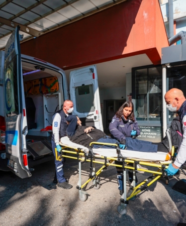 Konak’ın hasta nakil hizmeti yüzleri güldürüyor (2)