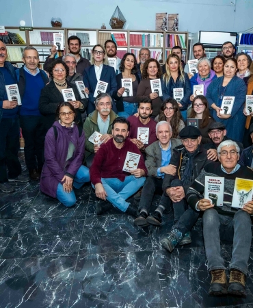 MERDAN YANARDAĞ’IN KİTAPLARI DAYANIŞMA İÇİN İMZALANDI (4)