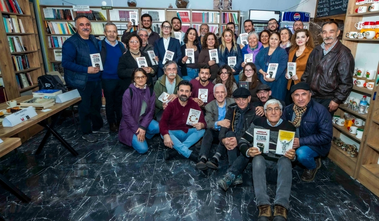 MERDAN YANARDAĞ’IN KİTAPLARI DAYANIŞMA İÇİN İMZALANDI YANINDA OLMAK SORUMLULUĞUMUZDUR