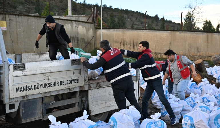 Manisa Büyükşehir’den İhtiyaç Sahiplerine Yürek Isıtan Destek