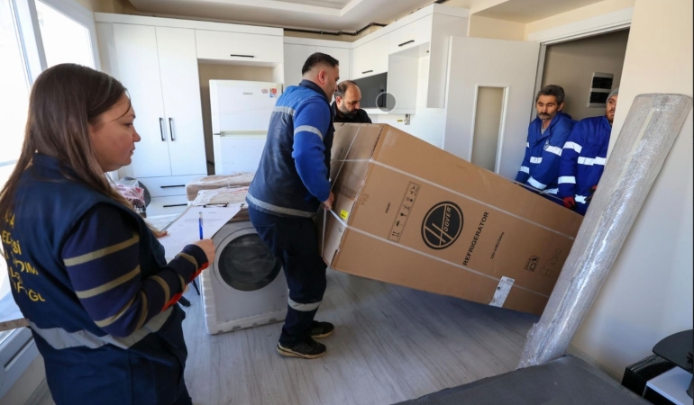 Buca Belediye’sinden selden etkilenen ailelere eşya desteği