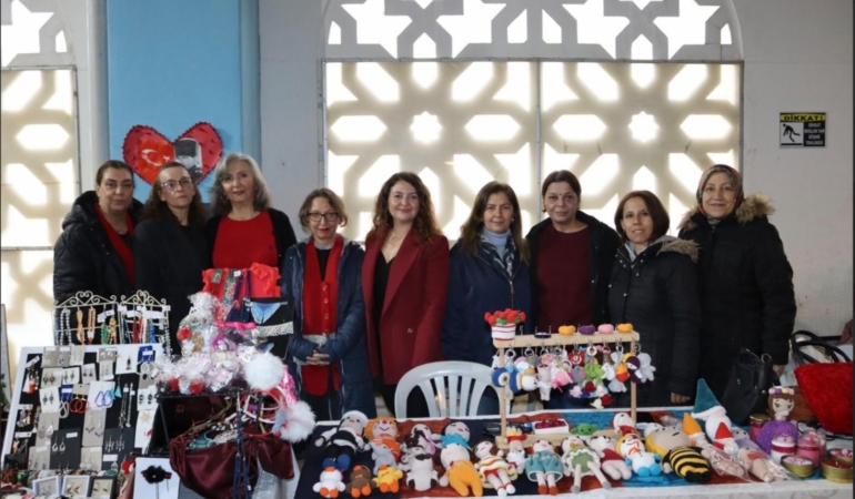 YUNUSEMRE’DE 14 ŞUBAT TEMALI PAZAR KURULDU