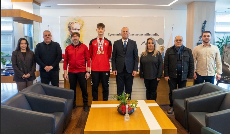 Gaziemirli taekwondocu Türkiye şampiyonu oldu