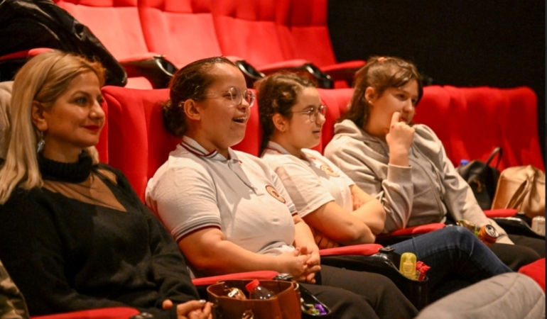 Bornova’da sinema salonu kahkahalarla doldu