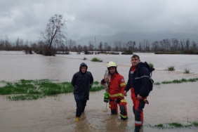 Seydikemer’de Mahsur Kalan Vatandaşlar İtfaiye Ekiplerince Kurtarıldı (1)