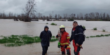 Seydikemer’de Mahsur Kalan Vatandaşlar İtfaiye Ekiplerince Kurtarıldı (1)