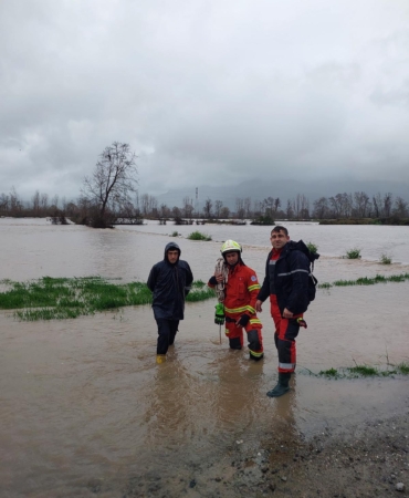 Seydikemer’de Mahsur Kalan Vatandaşlar İtfaiye Ekiplerince Kurtarıldı (1)