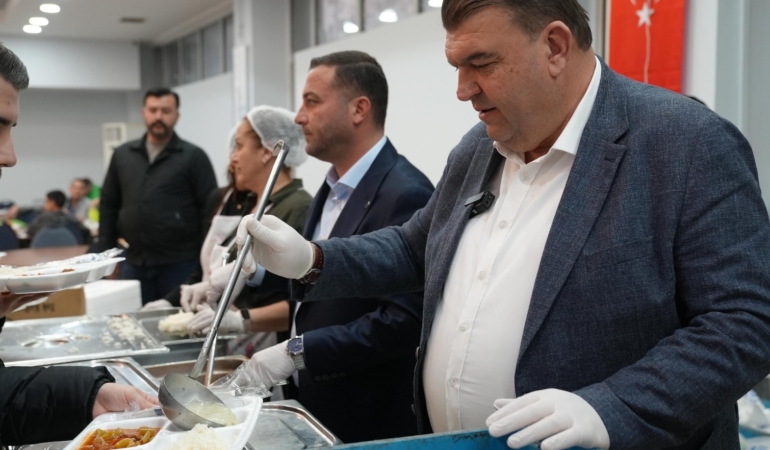 Seferihisar’da Ramazan dayanışması ilk iftarla başladı