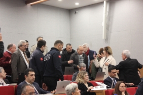 basmane-cukuru-icin-mecliste-pankartli-isyan-1