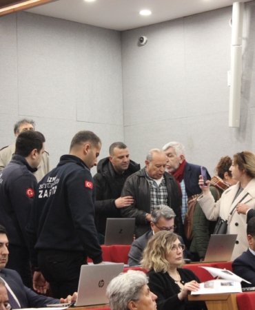 basmane-cukuru-icin-mecliste-pankartli-isyan-1