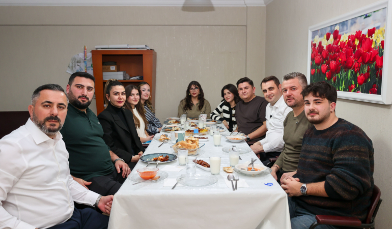 İl Başkanı Güç ve Başkan Duman, iftar sofrasında gençlerin derdini dinledi