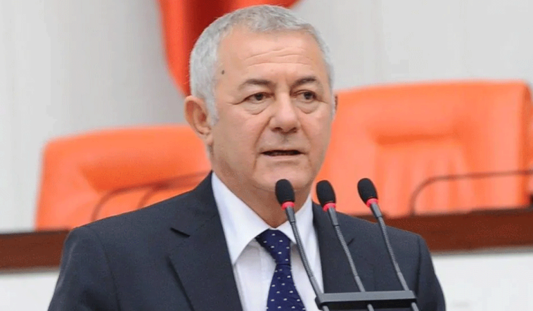 İZSİAD’da başkanlık görevine Alaattin Yüksel seçildi