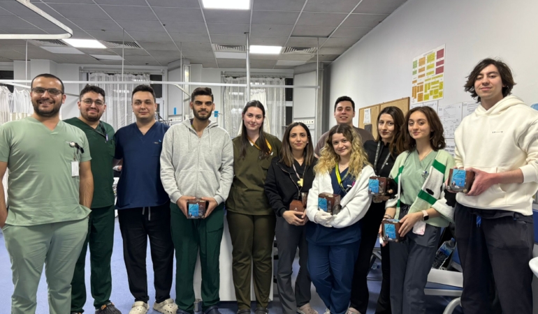 Yunusemre’den nöbetçi öğretmenlere Tıp bayramı sürprizi