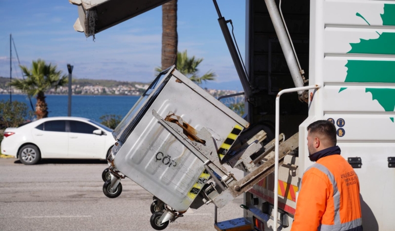 Ayvalık’ta Konteynerler Yaz Öncesi Dezenfekte Ediliyor…