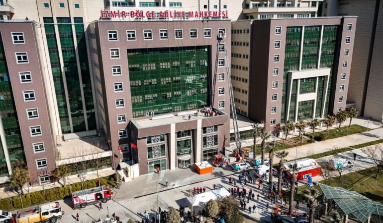 İzmir Adliyesi’nde nefes kesen bomba tatbikatı