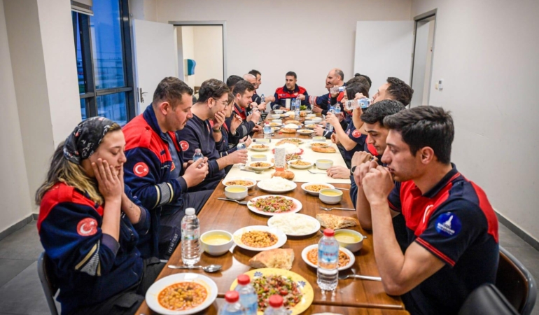 İftara niyetlenip yangına koşuyorlar