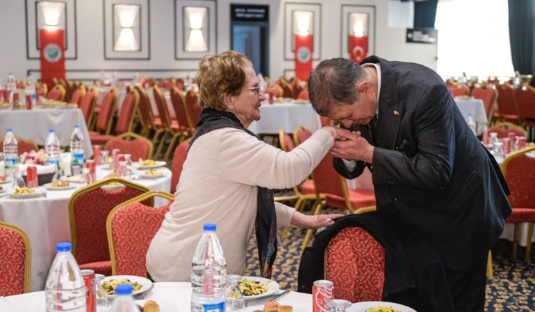 Başkan Tugay şehit aileleri ve gazilerle Balçova’da iftarda buluştu
